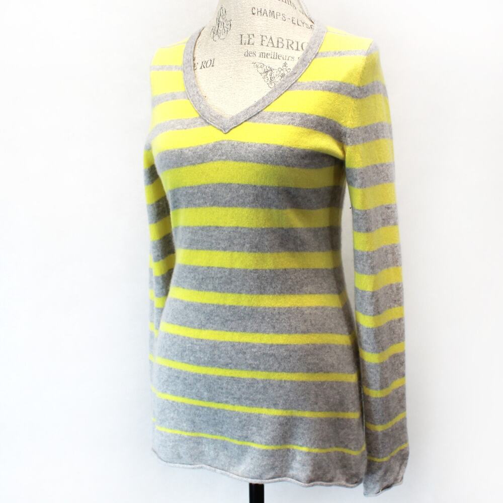 C. Cashmere 2-ply 100% Cashmere Gray/Yellow Striped Sweater Pullover Medium